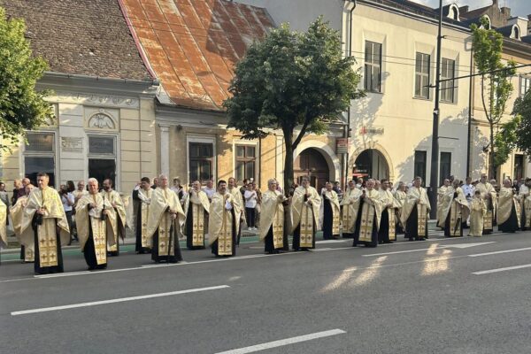 Preoții nu mai pot cere bani. Riscă să fie caterisiți direct de Patriarhia Română
