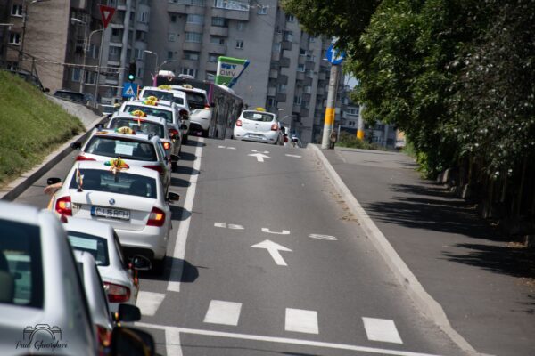 Taximetriștii clujeni au ieșit în stradă împotriva BOLT și UBER. Vor eliminarea transportului alternativ