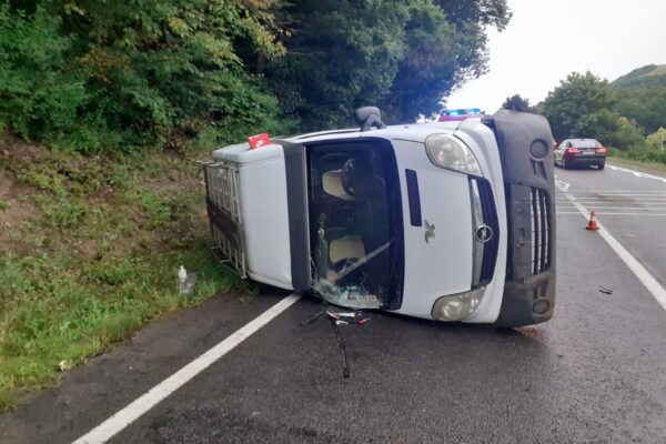 ACCIDENT GRAV la Morlaca, între un autoturism și o dubă