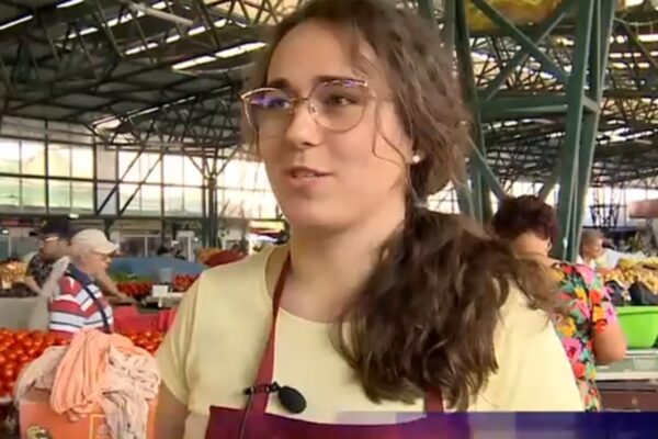 Olimpică la Biologie vinde legume în Piața Mare. A fost admisă la toate facultățile de medicină din România