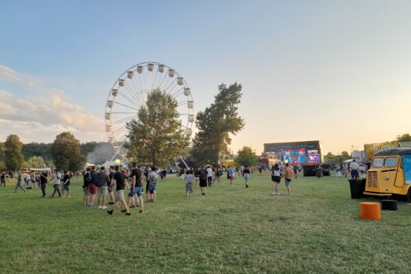 Ziua 3 de Electric Castle 2023: 27 de oameni prinși cu droguri și alți doi festivalieri au ajuns la spital