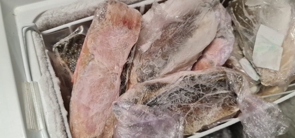 Asa arată carnea din congelatoarele de la paradis.