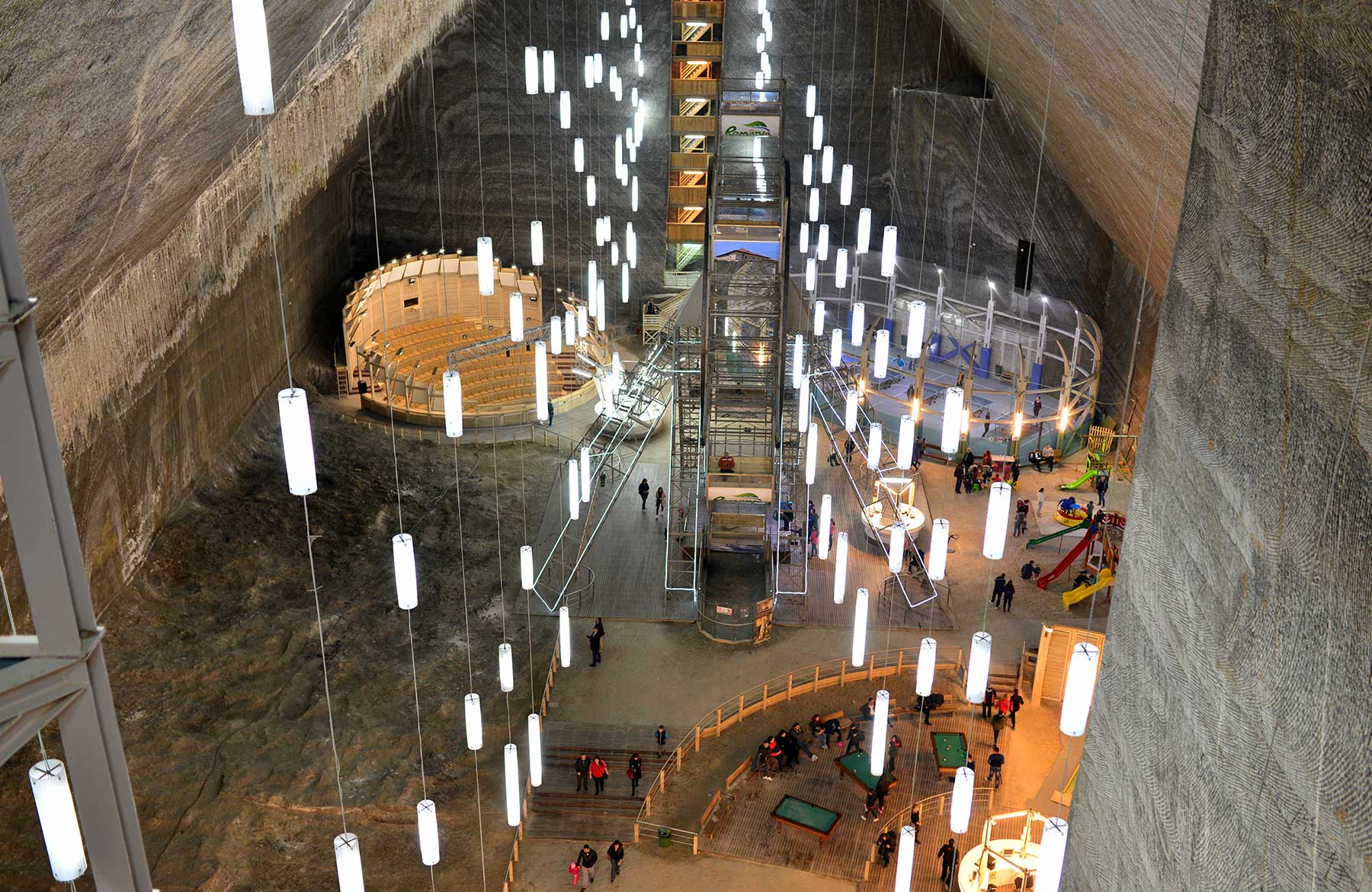 Mina Rudolf de la Salina Turda este impresionanta.