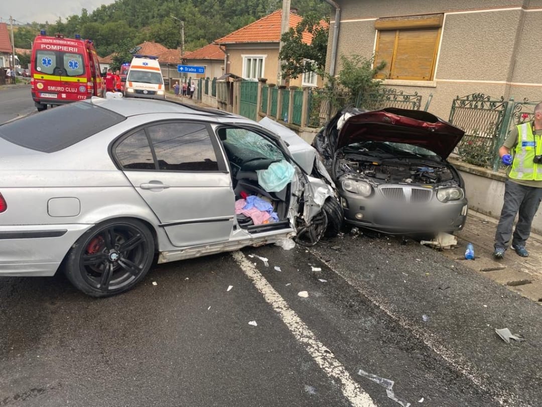 Șoferul vinovat nu avea permis de conducere.