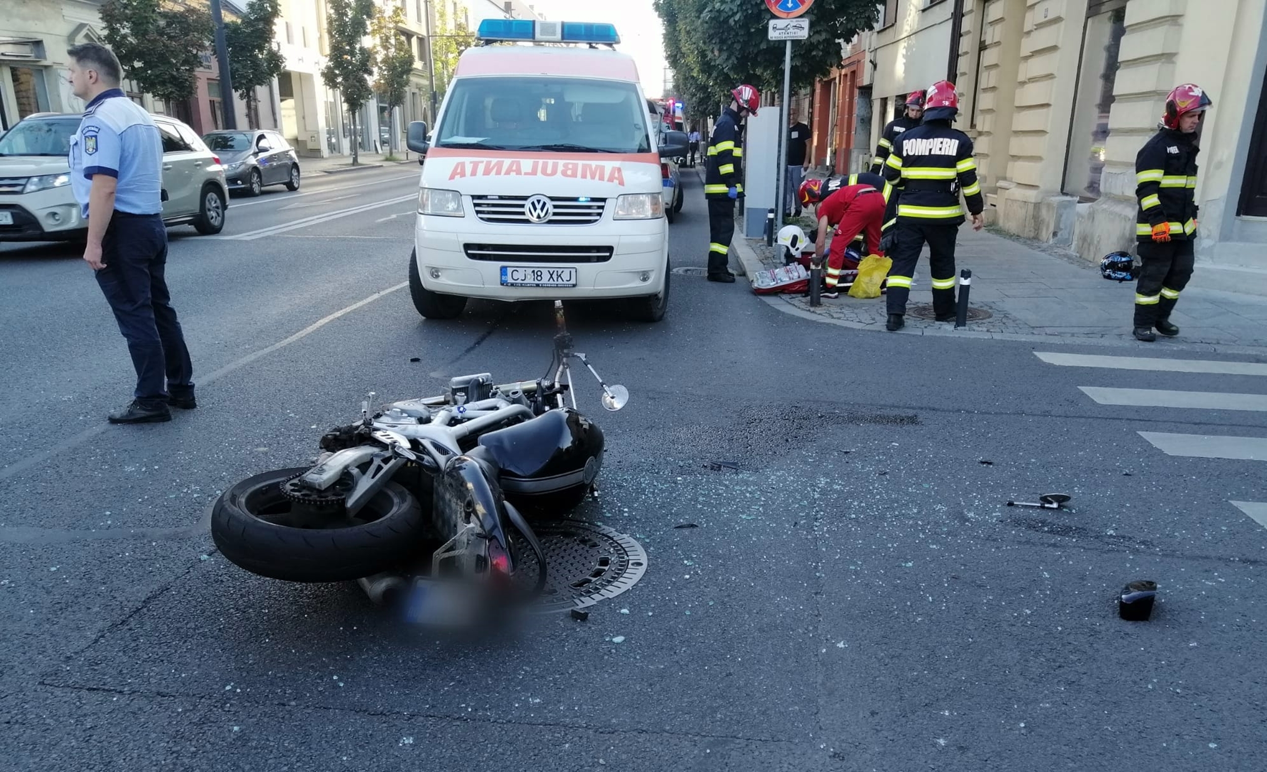 Accident de motocicletă în Cluj Napoca. Pompierii și descarcerarea sunt la fața locului
