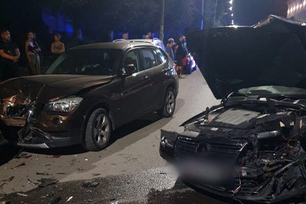 Cinci mașini distruse la Dej. Un șofer a făcut prăpăd