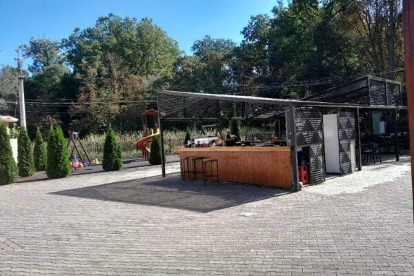 „Chios de Gherla” – Cât de ieftin poți lua masa în centrul Gherlei? Prețurile sunt șocant de mici