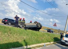 Accident la Copăceni, pe DN1. S-a răsturnat pe drum