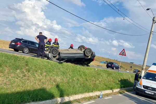 Accident la Copăceni, pe DN1. S-a răsturnat pe drum