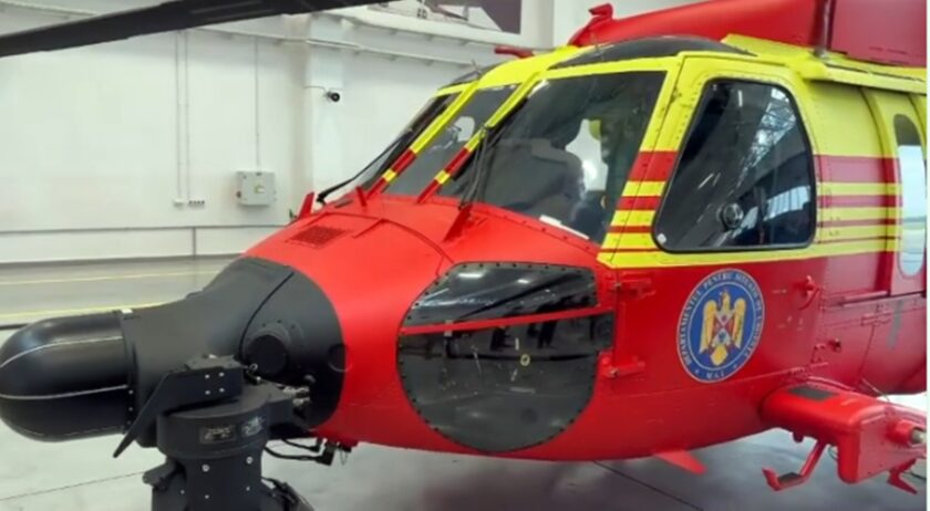 Elicopter SMURD echipat pentru intervenție și gata de livrare.