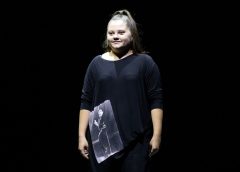 A câștigat titlul de cel mai bun actor din România. Sașa Pânzaru, din Cluj Napoca, este o actriță cu un talent pe măsură