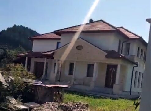 Vila construită de primarul din Floresti.