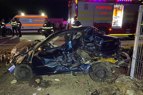 Grav accident de circulație la Gherla. Două persoane au murit în urma coliziunii frontale
