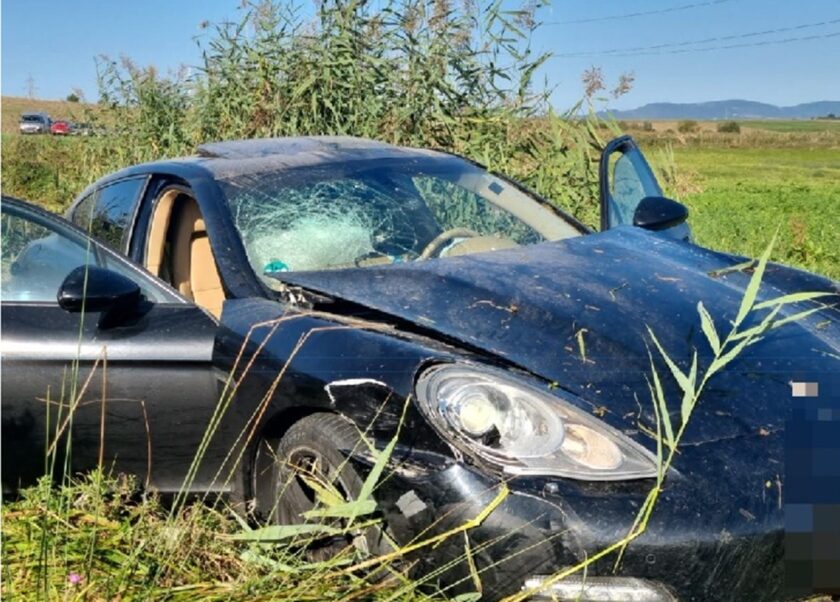 Porche Panamera a suferit daune importante.