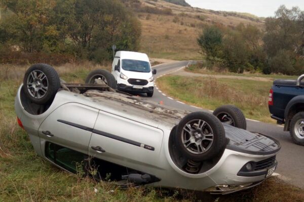 S-a răstunat cu mașina pe varianta Florești – Donath.