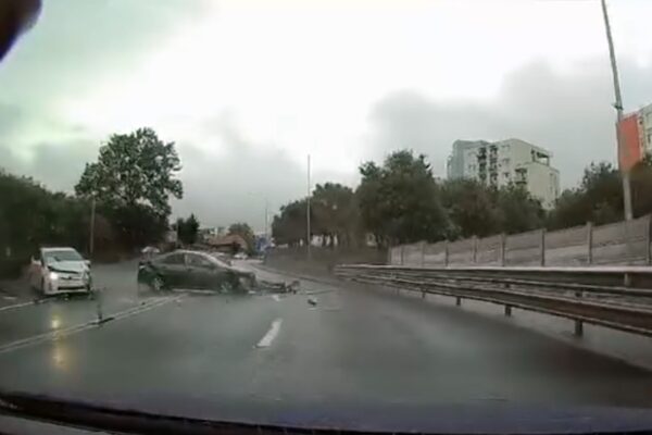 Accident teribil pe Calea Turzii. A pierdut controlul mașinii și a intrat pe contrasens VIDEO