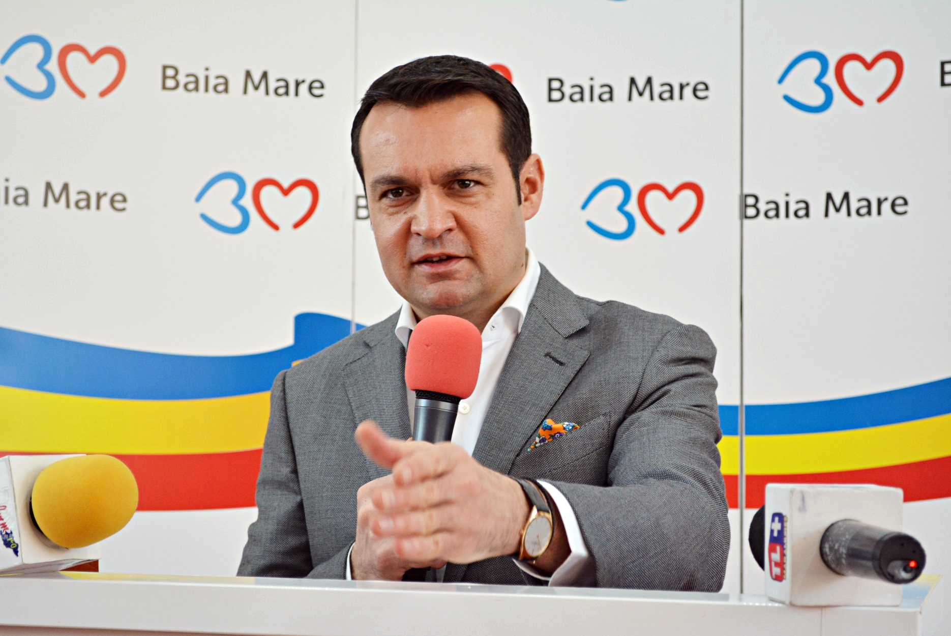 Primarul a fugit din Romania cu acte false.