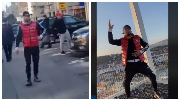 interlopul din Cluj Napoca s-a urcat în picioare pe macheta de metal de la Turnul Pompierilor.