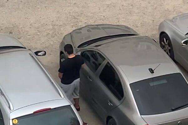 Psihopat din Florești, căutat de Poliția Cluj. Se masturba într-o parcare VIDEO
