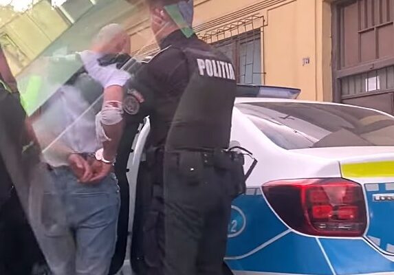A fost prins de polițiști bărbatul care a distrus mai multe mașini în Mănăștur