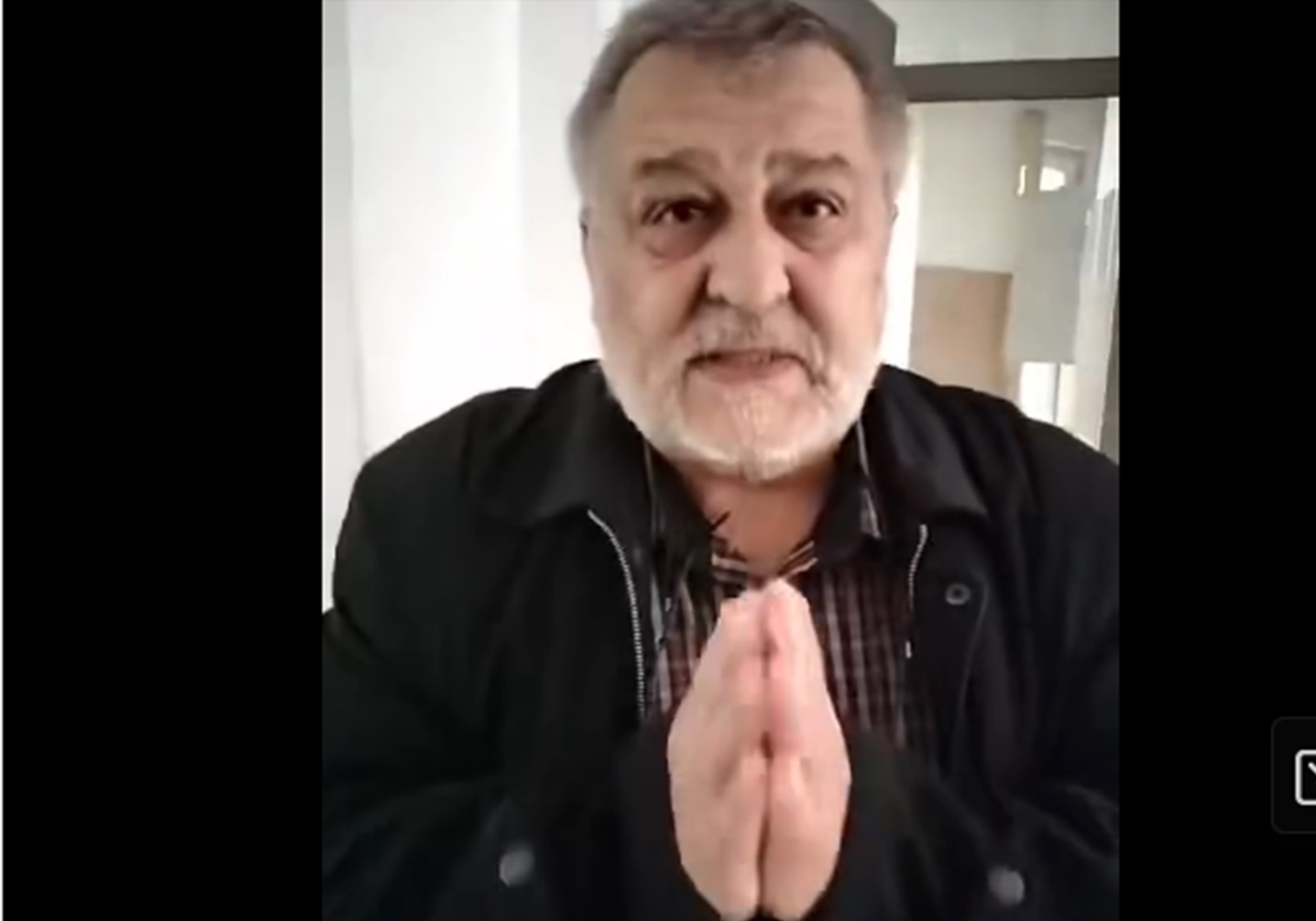 Nicolae Pivariu filmat când se refugiază în toaleta publică.