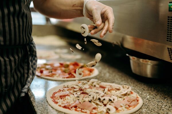 Pizza gratis pentru o donare de sânge la Cluj. O celebră pizzerie din oraș a demarat o campanie