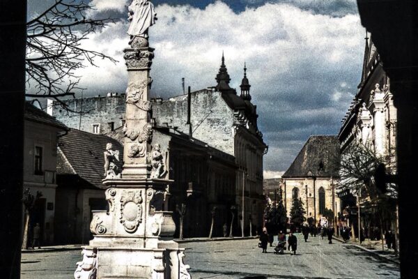 O celebră statuie din Cluj revine pe locul său de acum 279 de ani