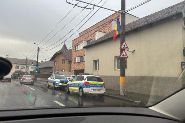 Fetiță de 11 ani, lovită de mașină