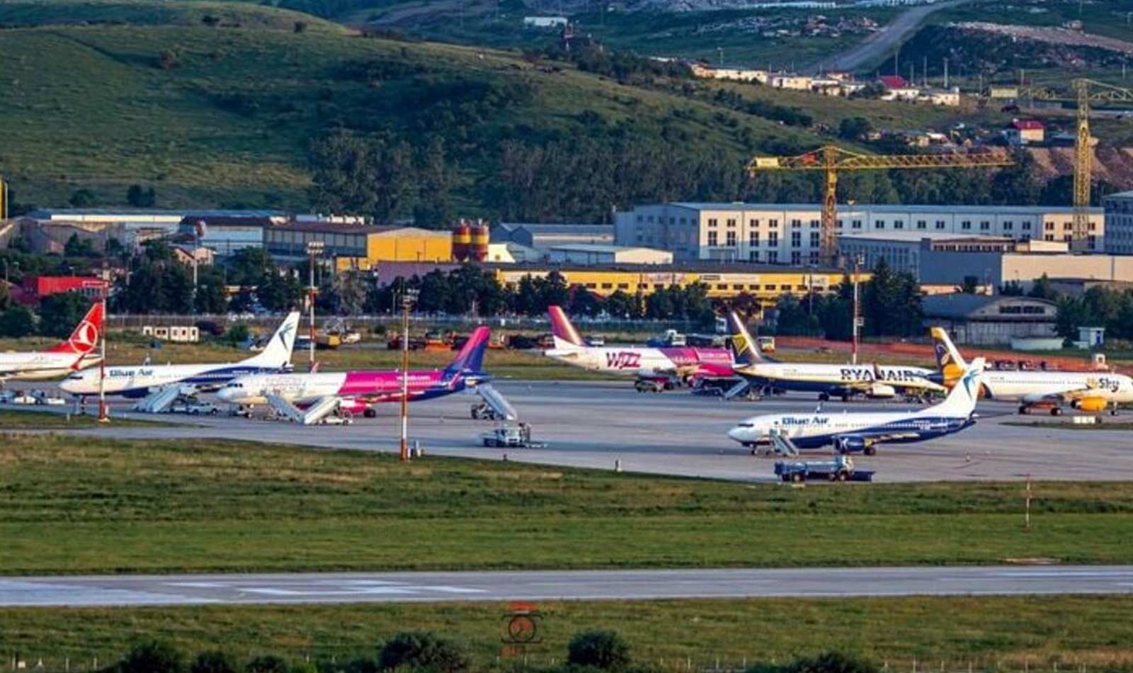 Parcarea APRON 4 de la Aeroport nu trebuie demolată