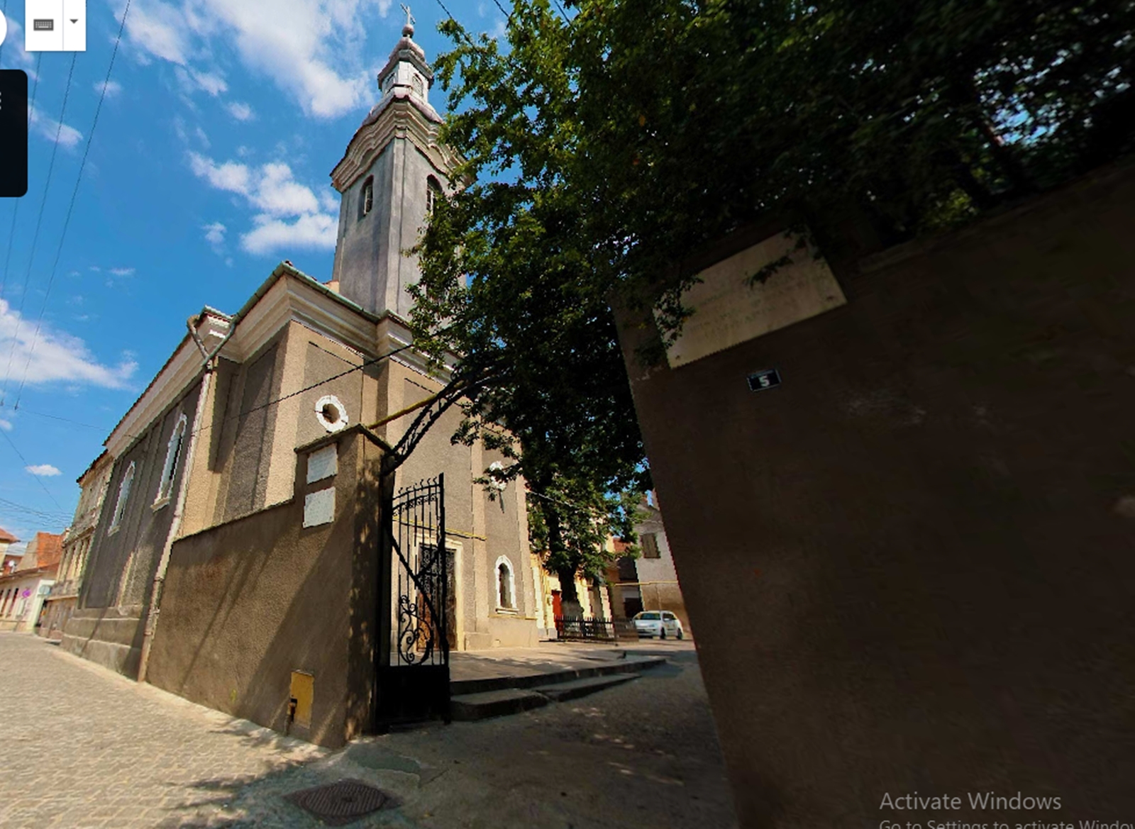 Biserica Greco Catalică, în jurul căreia au fost puse bazele primei școli românești.