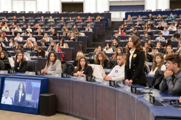 24 de elevi ai Liceului „Avram Iancu” din Cluj au ajuns la Parlamentul European