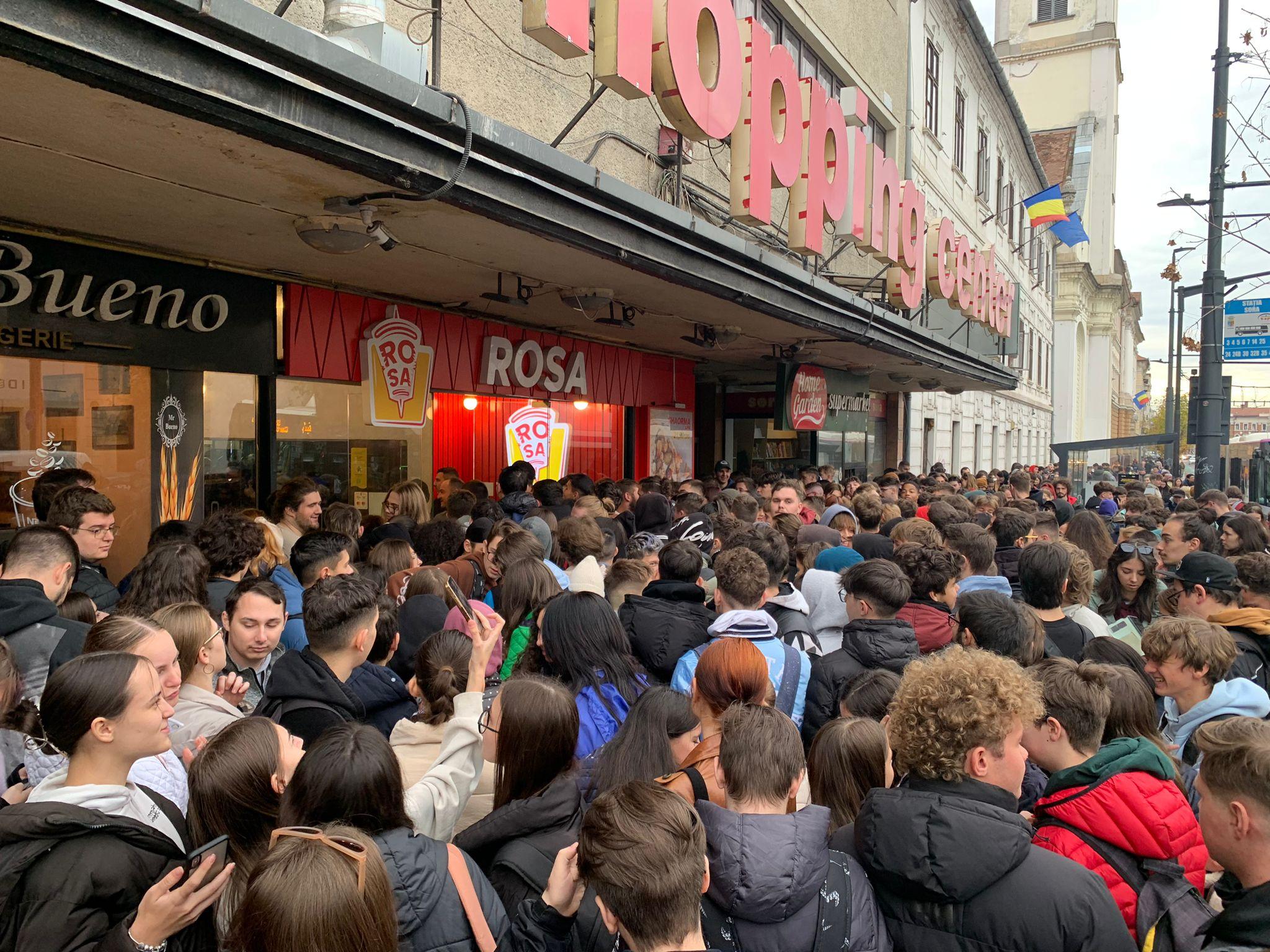 Mii de clujeni au priit o shaorma gratis