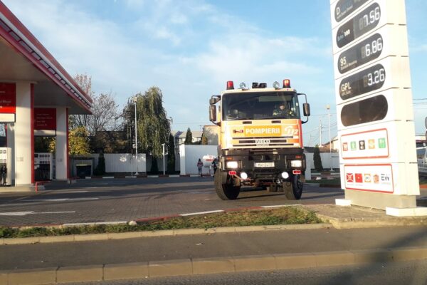 Pericol de explozie la o statie de carburanti din Cluj Napoca. Pompierii sunt la fața locului