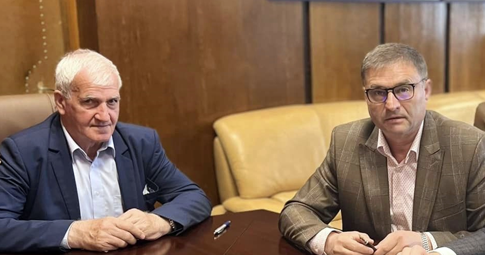 PSD Jucu condus de primarul Dorel Pojar, dreapta, l-a apărat pe viceprimarul Cocoși, stânga