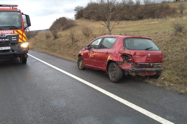 ACCIDENT la intrare în Izvorul Crișului. Un bărbat a fost transportat la spital