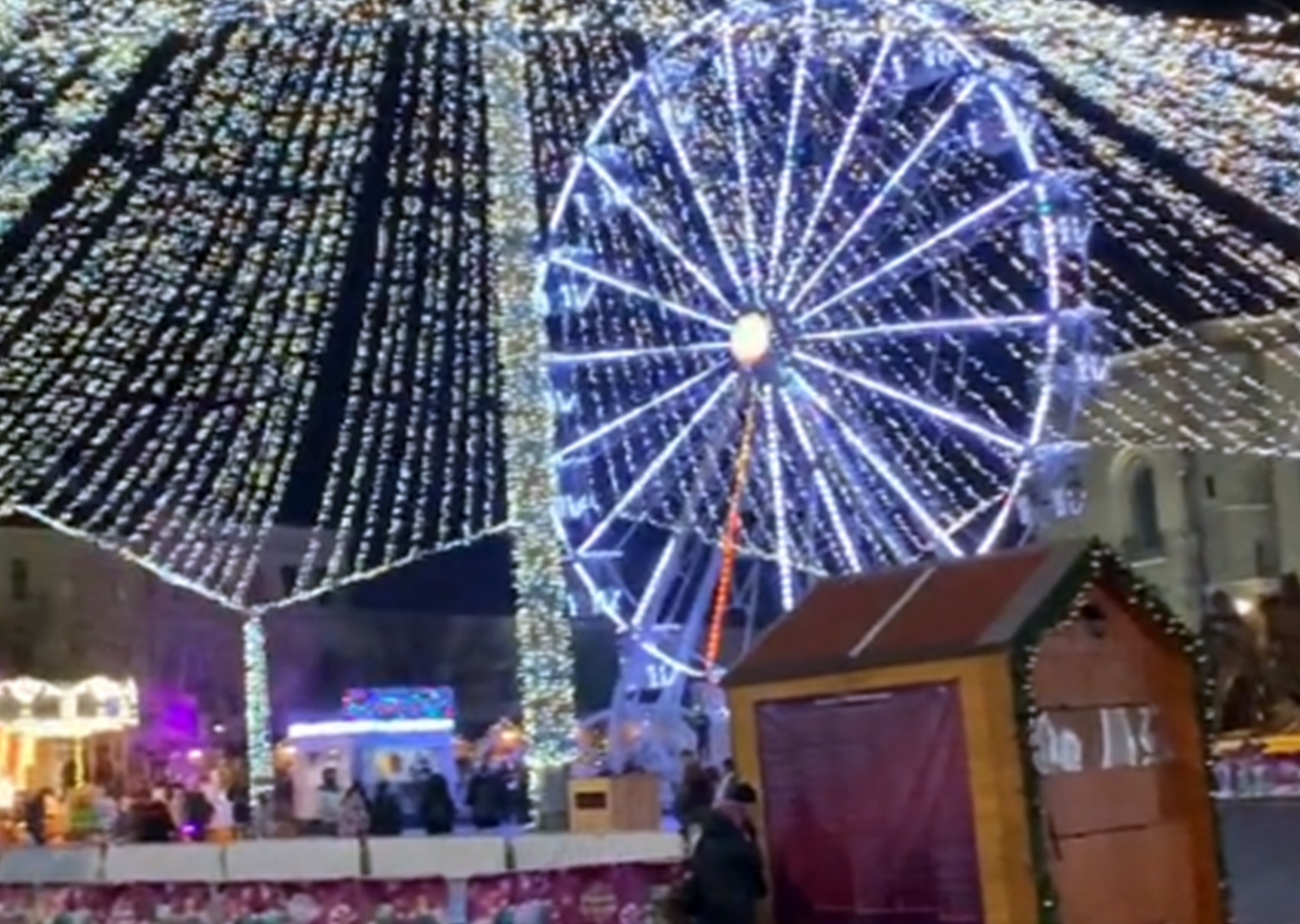 In Piata Unirii din Cluj Napoca, nu era aproape nimeni, luni seara.
