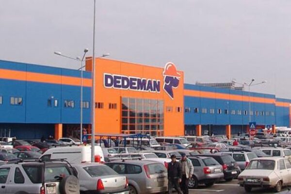 Despăgubiri de 20.000 de euro de la Dedeman pentru o clujeancă. A suferit un accident în parcare