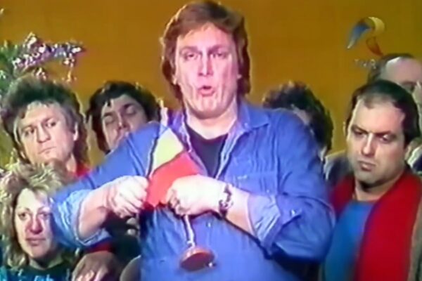 Florin Piersic într-o ipostază în care nu a mai fost văzut. A cântat colinzi la Televiziunea Română în decembrie 1989
