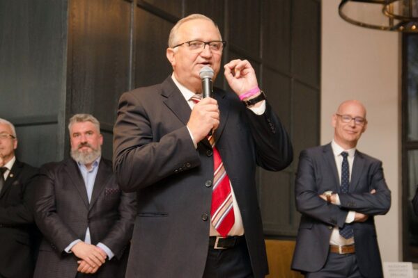 Gest de mare omenie a profesorului Ioan Coman. Oferă sute de consultații urologice complete și gratuite până la finalul anului