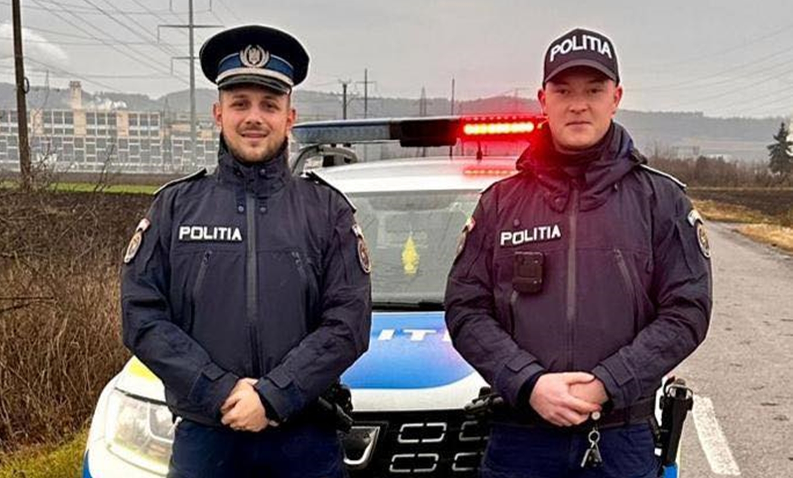 Agentii de poliție care i-au salvat viata femeii atacate de notarul gelos