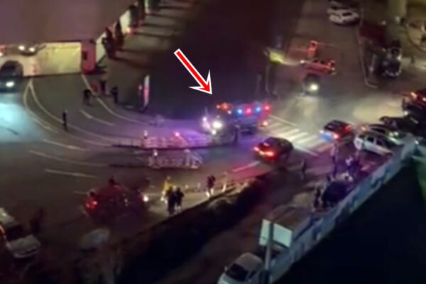 Pompierii clujeni nu au putut intra în parcarea de la Iulius Mall. Au fost ținuți la barieră