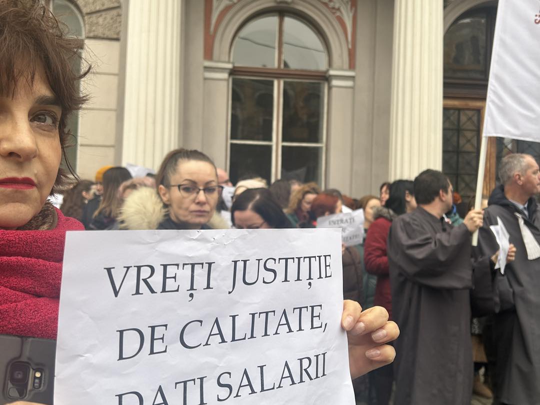Grefierii nu se lasă și vor să le fie respectate drepturile