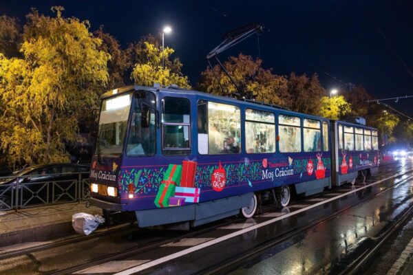 Veste bună pentru copii. De astăzi revine pe șine tramvaiul lui Moș Crăciun la Cluj-Napoca