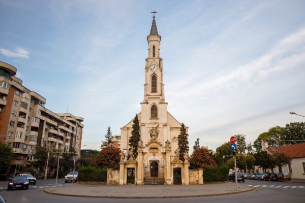 ISTORIA Clujului! Detalii neștiute despre frumoasa biserică romano-catolică „Sfinții Apostoli Petru și Pavel”