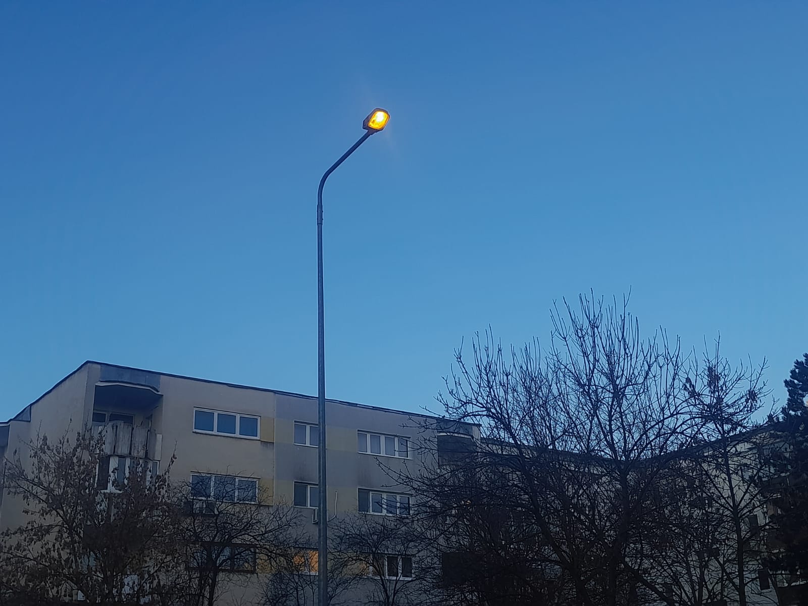 Iluminat public uitat aprins în Grigorescu
