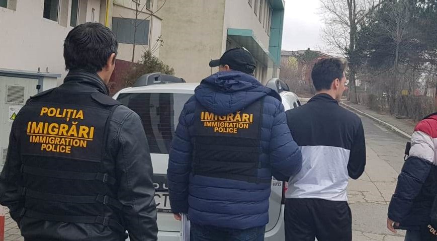 14 imigranți trimiși acasă de pe aeroportul din Cluj