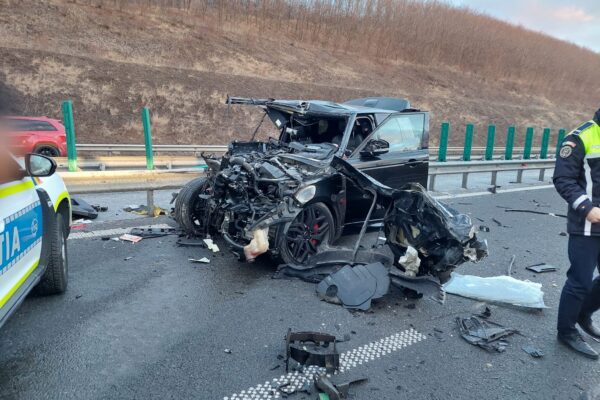 Autostrada A3, acoperită de boabe de porumb după un accident între două autoutilitare
