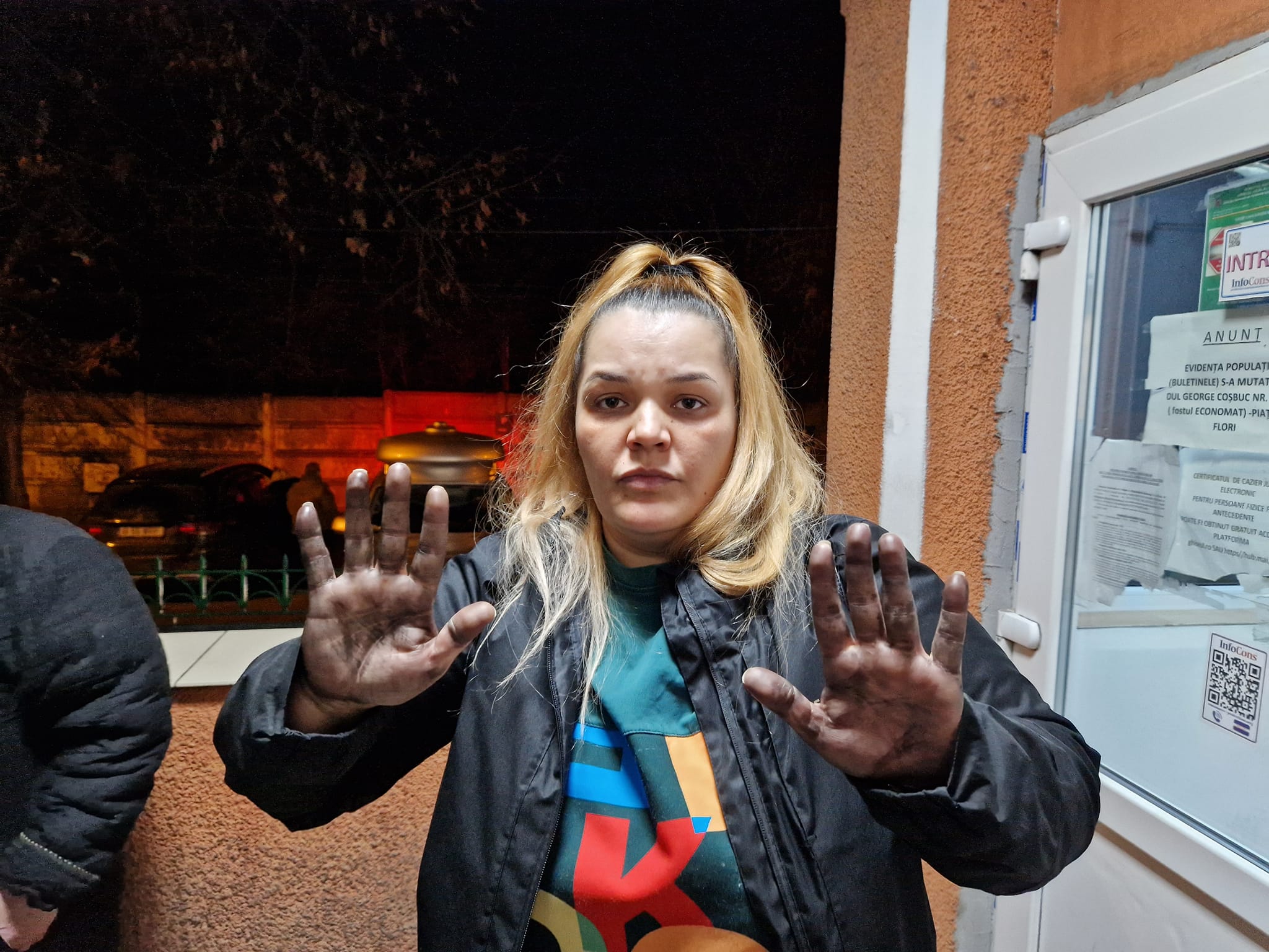 Angi Șerban, activistă amprentată