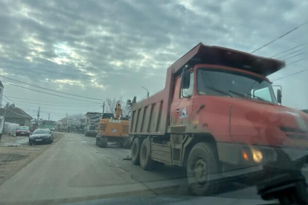 Mii de clujeni care locuiesc în zona Valea Chintăului sau Chinteni sunt afectați de lucrările care nu se mai termină