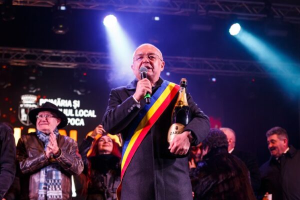 Ce mesaj a transmis primarul Emil Boc de Anul Nou. Peste 15.000 de clujeni au petrecut noaptea de Revelion în Piața Unirii